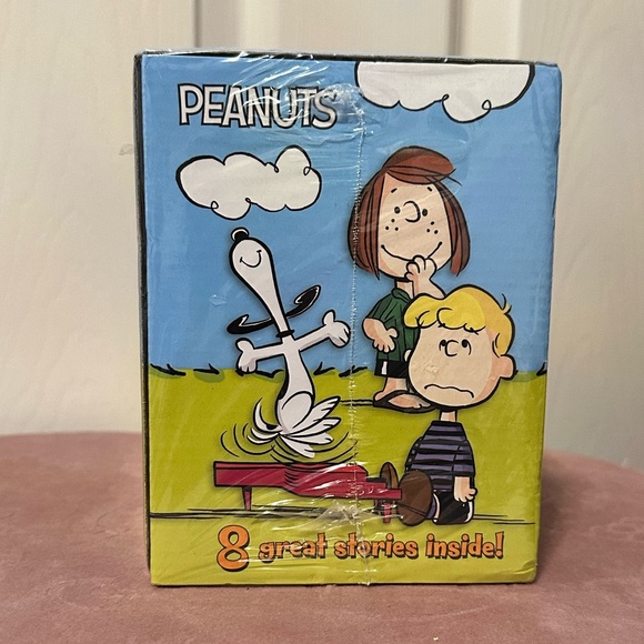 The Peanuts Story Box 8 Book Box Set - Picture 2 of 6